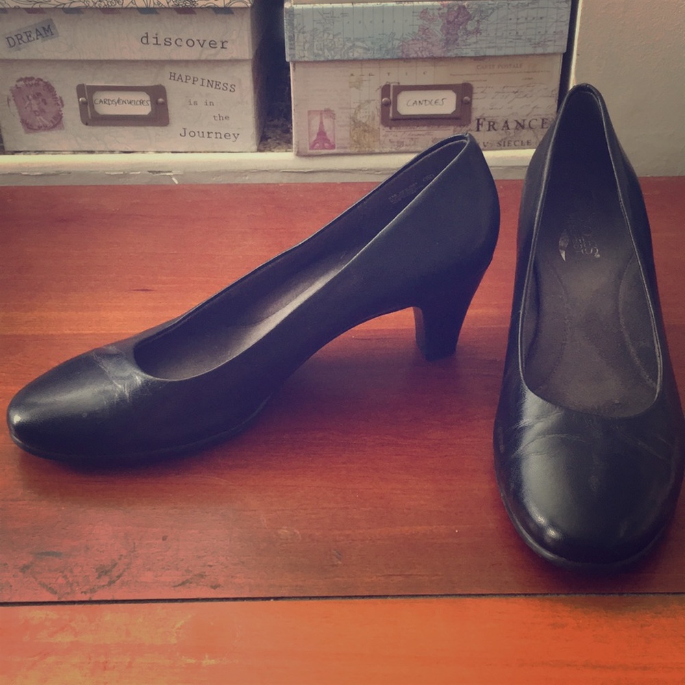 Absolutely Classic Black Leather Pumps
